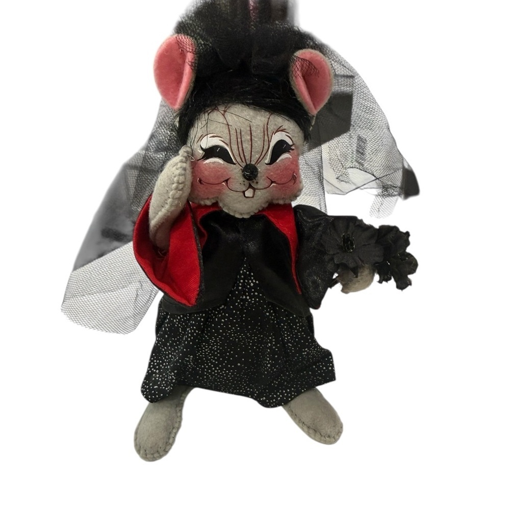 Annalee Dracula Bride Mouse 6 inch 2019 Black Flowers Black Veil